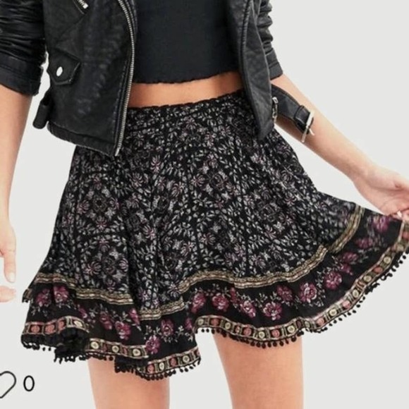 Ecote Dresses & Skirts - Ecote Urban Outfitters Womens Sz L Adelaide Carbon Floral Mini Skirt NWT $68
